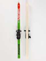Детский лыжный комплект Маяк из дерева с креплением с резиновой пяткой и палками, 130 см, зелено-красный - Фото 4